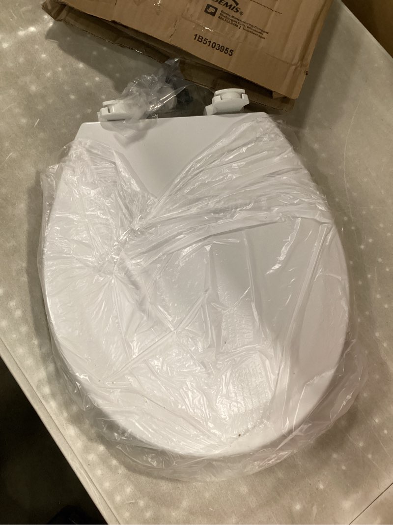 Condition photo showing New/Like New for bemis 70 durable plastic toilet seat, round, white