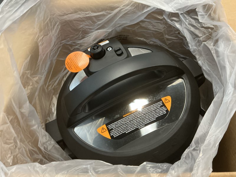 Condition photo showing Good Condition for instant pot chef series 8 qt pressure cooker and multi-cooker