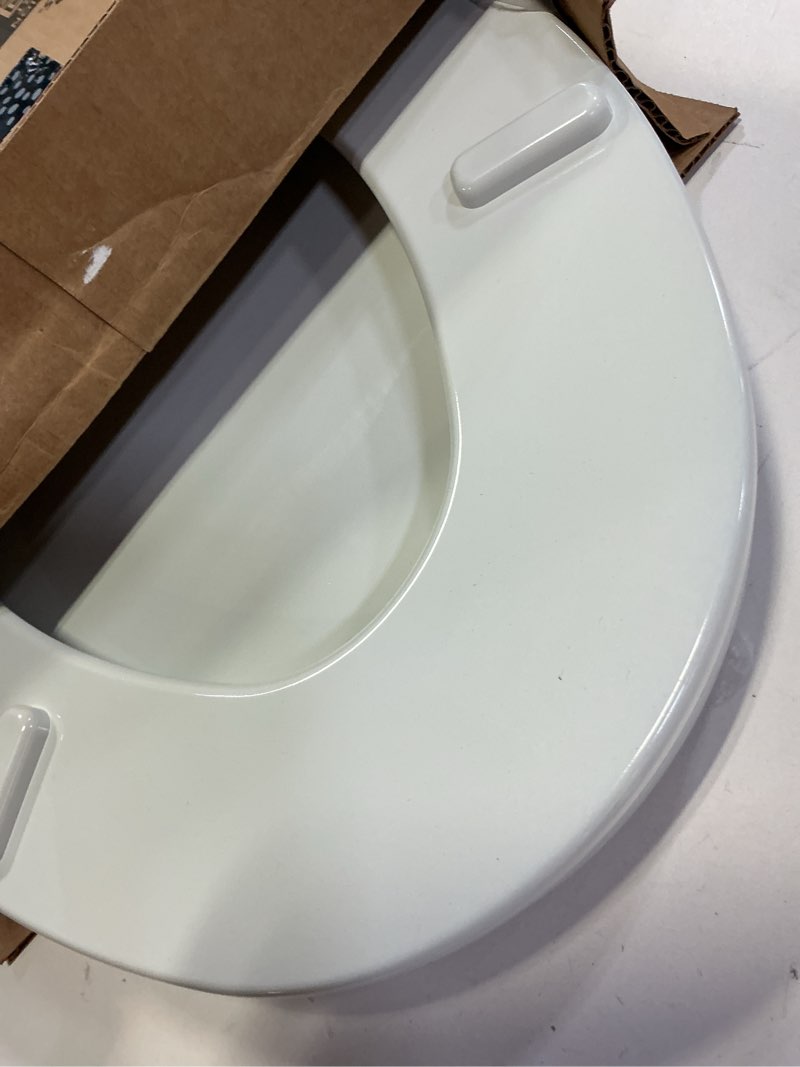 Condition photo showing Good Condition for mayfair linden slow close toilet seat, non slip heavy duty wood, easy install, elongated, white