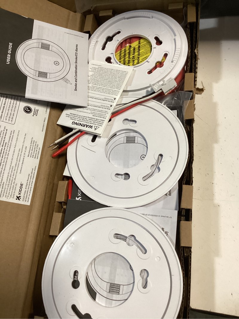 Condition photo showing Good Condition for kidde smoke and carbon monoxide detector, hardwired with 10-year battery backup, led status lights, interconnected, 85 db alarm, 5 inches, 30cua10, 3 pack