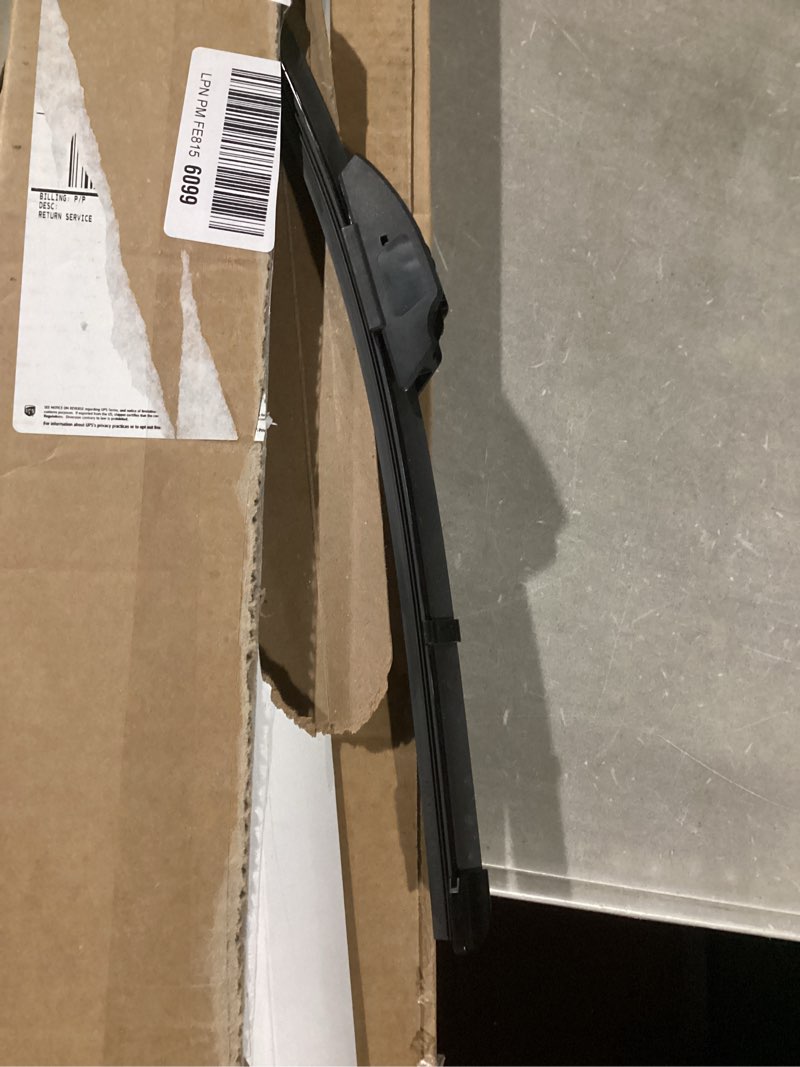 Condition photo showing Good Condition for Valeo 900181B Frameless ULTIMATE 18" All-Season OE Replacement Wiper Blade, Black 900181B 18"