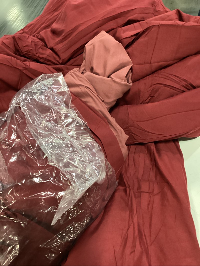 Condition photo showing Good Condition for Bedsure Queen Comforter Set - 7 Pieces Burgundy Queen Bedding Set for All Seasons, Boho Contrasting Design Bed in a Bag with Comforter, Sheets, Pillowcases & Shams 12 - Burgundy/Roan Rouge Queen