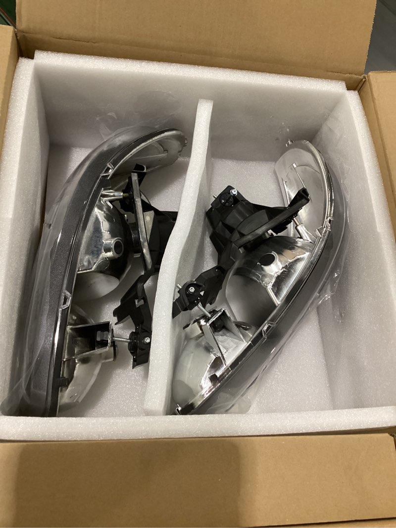 Condition photo showing Good Condition for LED DRL Headlights Assembly fit 1999-2007 GMC Sierra/2000-2006 Yukon XL 1500 2500 No Denali Models Replacements Black Housing Amber Reflector Amber Reflector + Black Housing (w/ LED DRL)