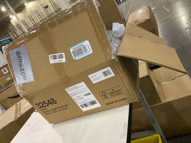 Condition photo showing Good Condition for UGG 32548 Leonora Full-Queen 3-Piece Comforter Set Soft Luxury Bedding Comforter and 2 Pillow Shams Cozy Comfortable Reversible Machine Washable Hotel Style Bedding Set, Full/Queen, Gray