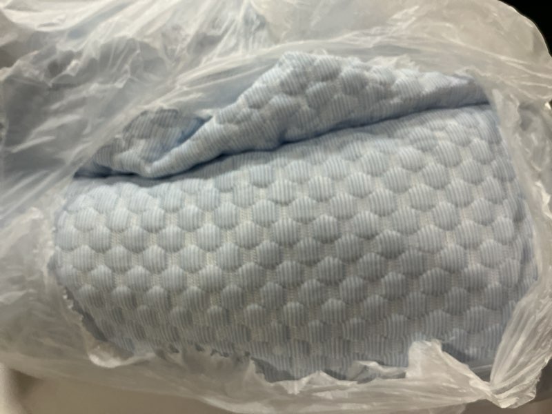 Condition photo showing Good Condition for does your dog love you a little too much at night? try denmate:the first on-bed dog-bed designed to stabilize nighttime movement & improve dog & owners sleep. machine washable. sleep better together sky blue