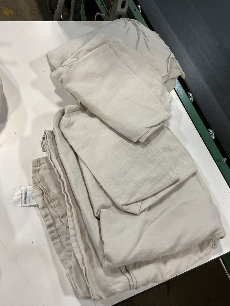 Condition photo showing Good Condition for european linen sheet set, queen, sand
