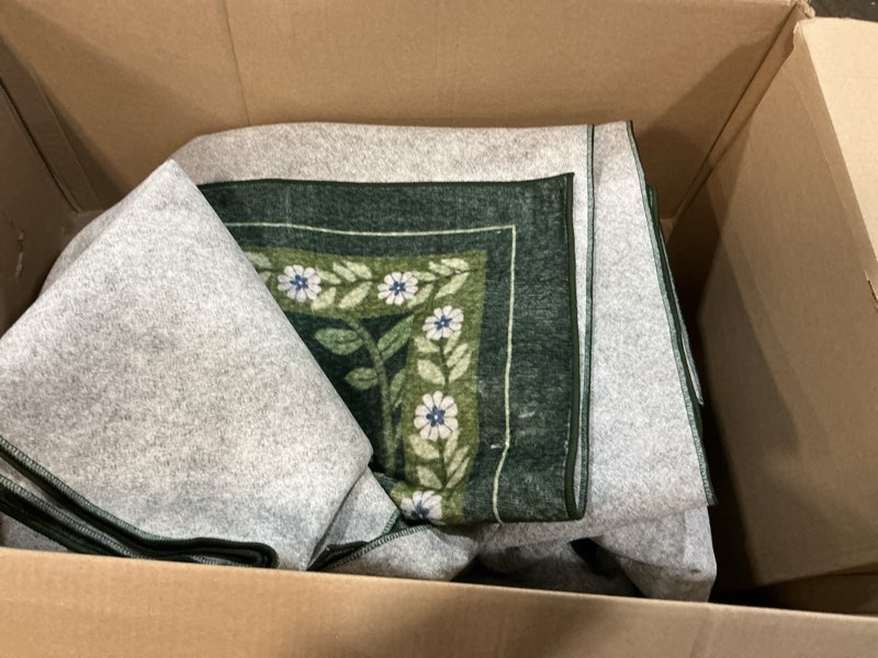 Condition photo showing Good Condition for 10x14 area rugs for living room: floral washable rug vintage large soft boho non-slip carpet stain resistant low pile carpets for bedroom dining room farmhouse nursery hallway home office dark green dark green 10' x 14' (rectangular)