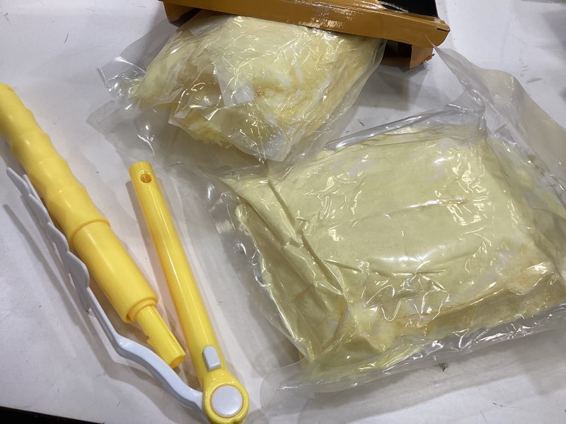 Condition photo showing Good Condition for heavy duty duster refill kit for swiffer duster with 3 ft extension pole & 20 count refills, 4x microfibers multisurface dusters for cleaning home, celling fan, blinds, vent & shelves yellow