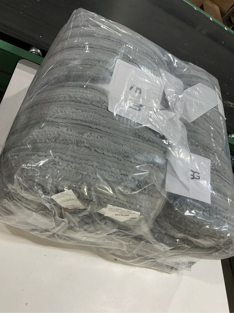 Condition photo showing New/Like New for UGG Kenzie Comforter Set with 2 Pillow Shams Plush Faux Fur Bedding Soft Warm Down Alternative Comforter Washable Hypoallergenic Fluffy Blanket Set for Bedroom, King/California King Size, Seal Grey Grey King