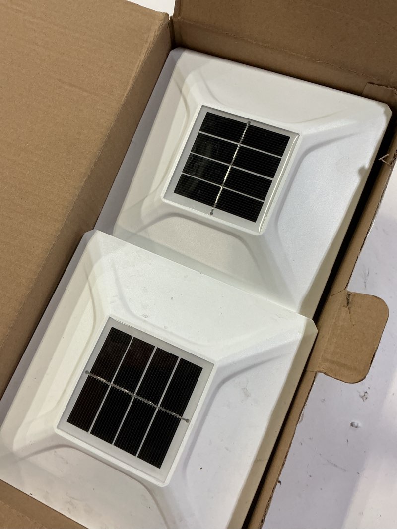 Condition photo showing Good Condition for 4 pack solar post cap lights, 2 mode bright solar post lights outdoor waterproof, outdoor post lights solar powered deck lights for 4x4 4.5x4.5 5x5 posts in garden decor