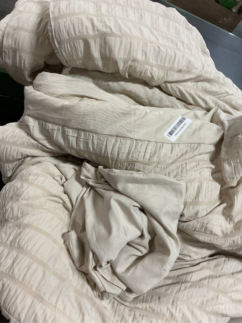 Condition photo showing As Is for AveLom Beige Seersucker King Comforter Set (104x90 inches), 3 Pieces-100% Soft Washed Microfiber Lightweight Comforter with 2 Pillowcases, All Season Down Alternative Comforter Set for Bedding Beige King (104''x90'')