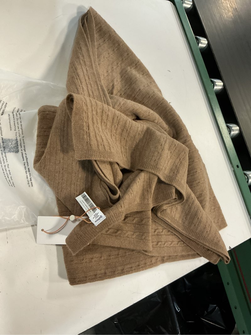 Condition photo showing Good Condition for cable knit cashmere throw, teak