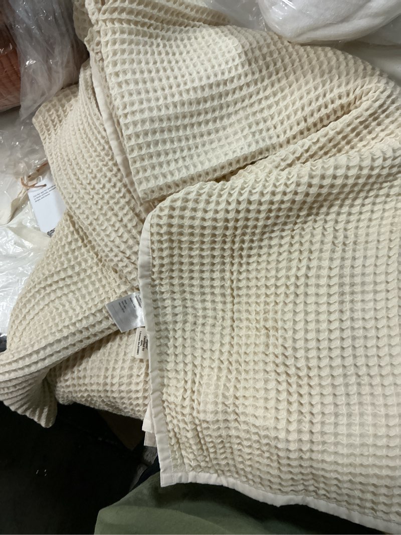 Condition photo showing Good Condition for cotton fisherman pillow cover (set of 2) color: natural size: 20x20