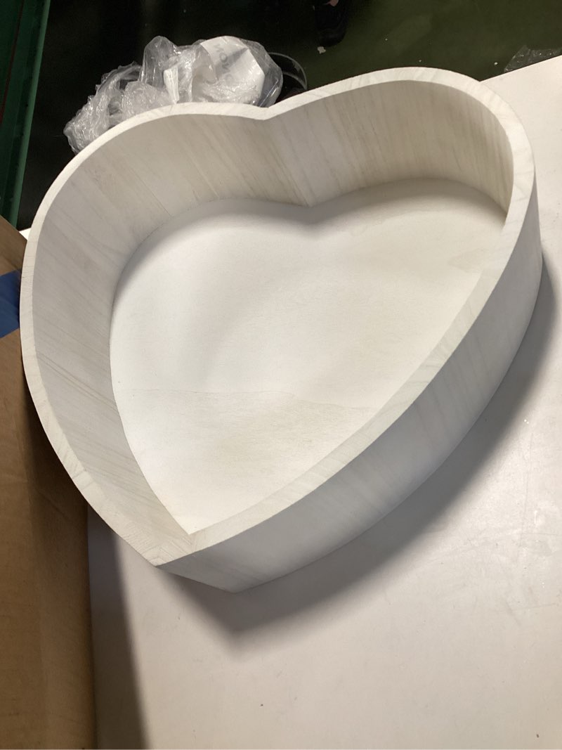 Condition photo showing Good Condition for 1pc Heart Shaped Photography Props Newborn Baby Wooden Child Tub Children's Photography Props Wooden Heart-Shaped Box Newborn Shape Simple s - Basket ?white ?