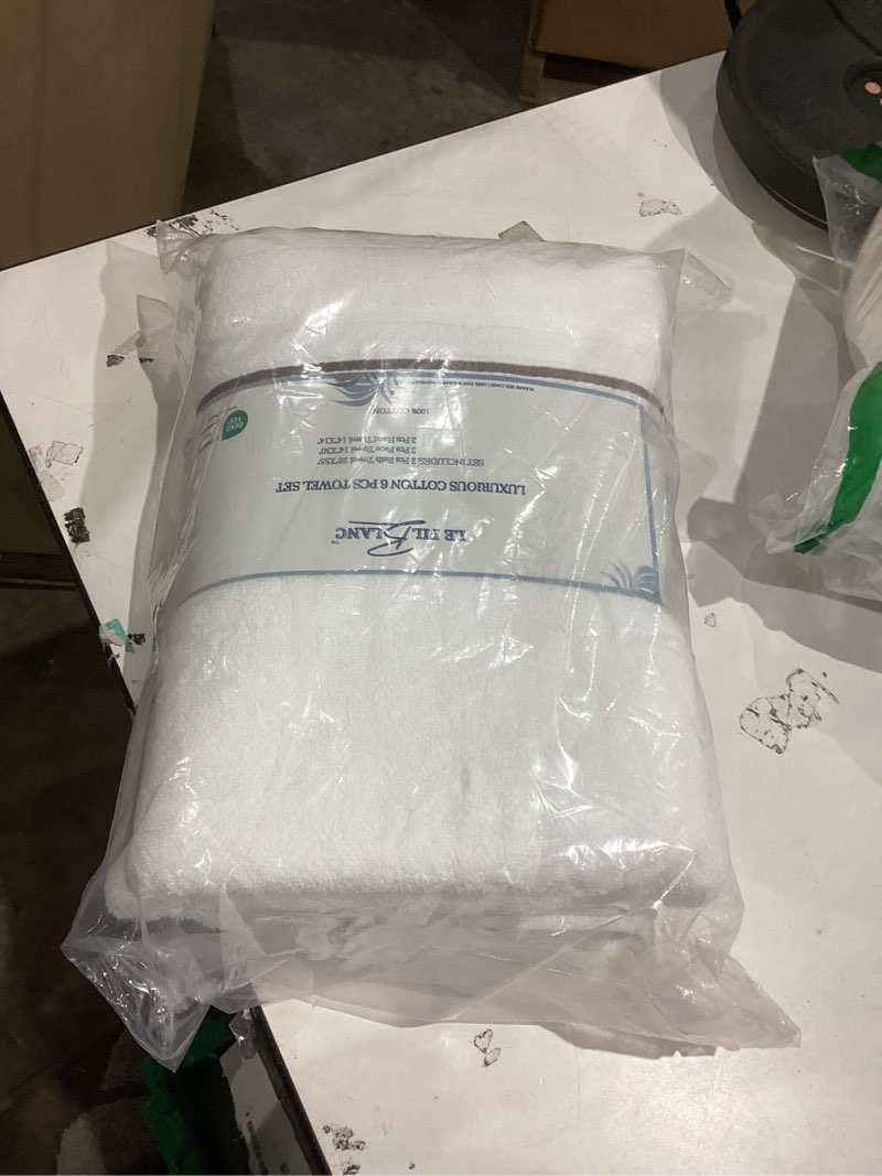 Condition photo showing New/Like New for Bath Towel Set_White Towel For Bathroom, Luxury Hotel &Spa Quality, 100% Cotton .Includes 2 Large Bath Towels, 2 Hand Towels and 2 Washcloths.Super Soft, Absorbent & Decorative (White /Taupe Brown)