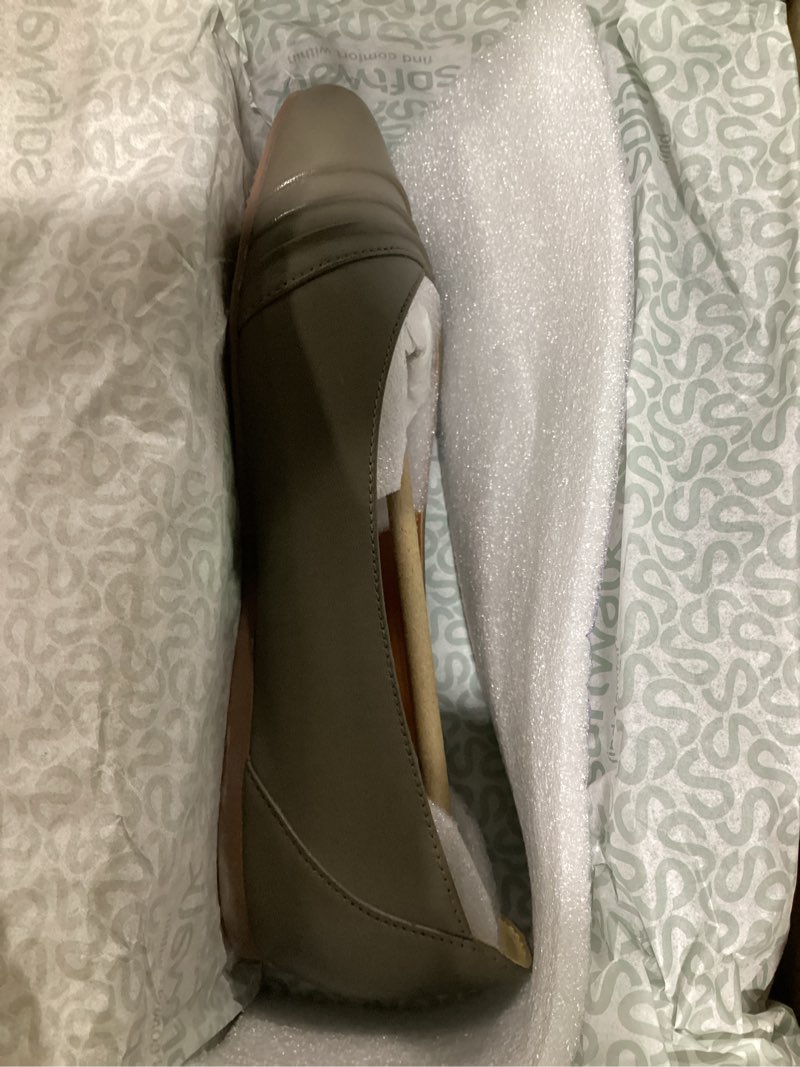 Condition photo showing Good Condition for Softwalk Women's Ballet Flat 7 Wide Sage