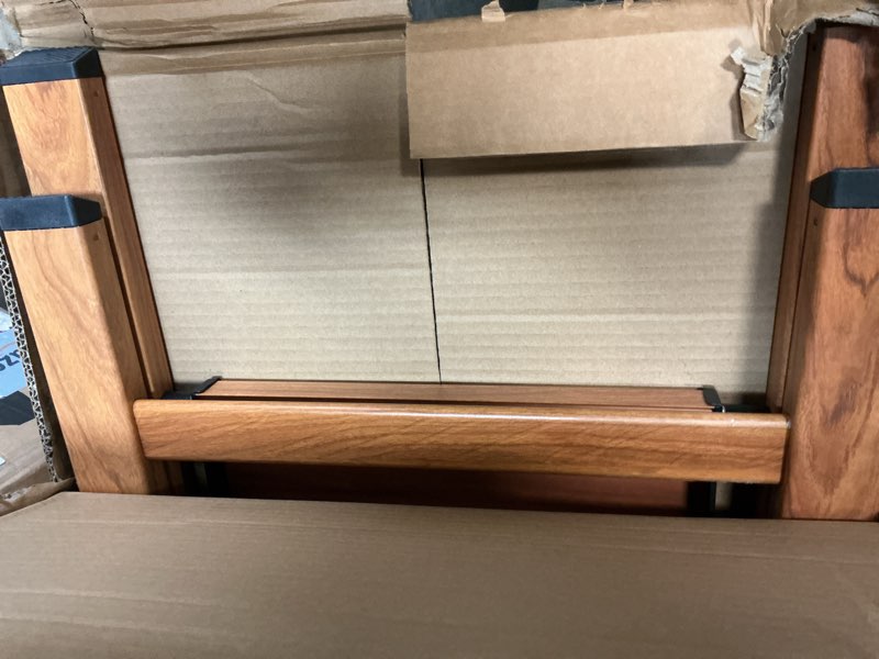 Condition photo showing Good Condition for h00605-5 step ladder - wood grain