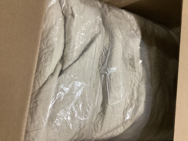 Condition photo showing Good Condition for horimote home 100% cotton velvet quilt king size set, cozy velvet comforter set, stone-washed oversized king bedspread coverlet bedding set with 2 shams, king/california king(106x96 inch), cream white ivory velvet king (106"x96")
