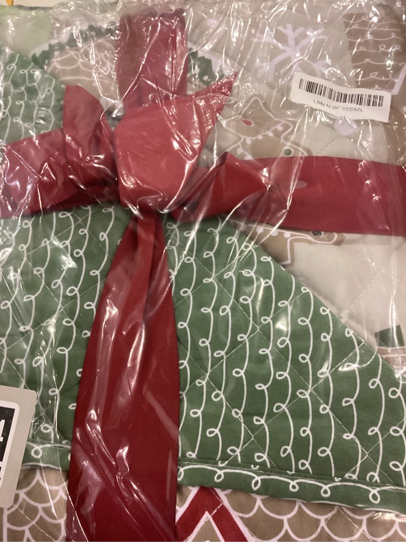 Avanti Linens - Quilt Set, Super Soft Bedding with Matching Shams, Holiday Room Decor (Gingerbread Collection, Full/Queen)