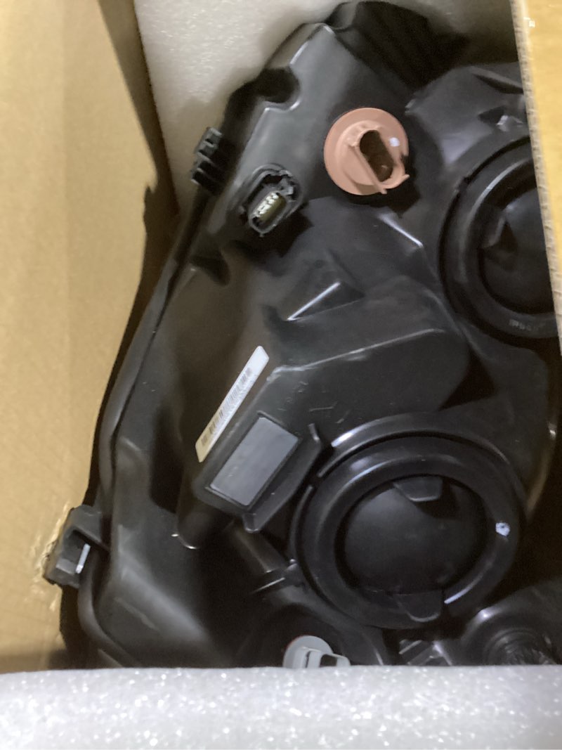 Condition photo showing Good Condition for passenger side halogen headlight assembly compatible with transit 150/250/350/350hd 2016-2024 w/bulbs front right headlamp fo2503329
