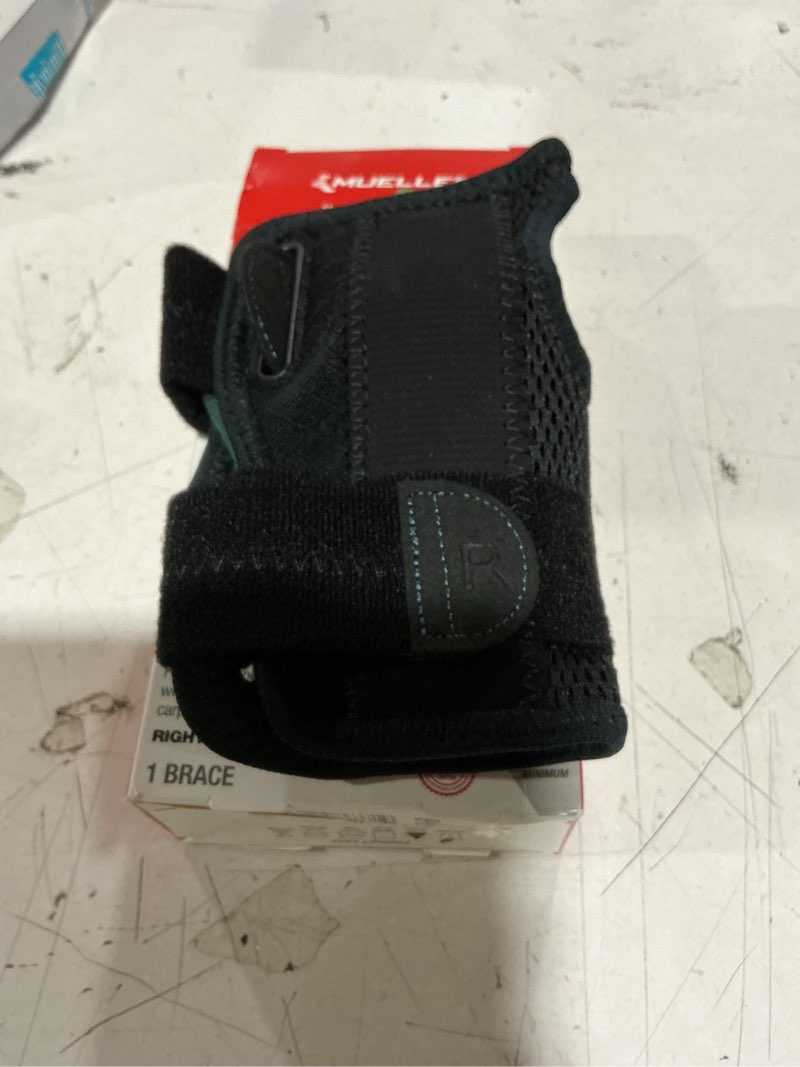 Condition photo showing New/Like New for mueller sports medicine green fitted wrist brace, right, osfm, black