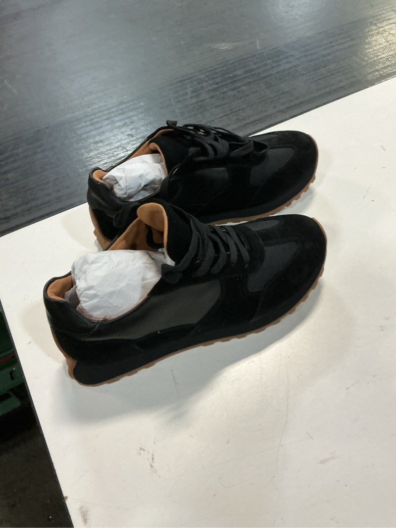 Condition photo showing Good Condition for italian leather and suede retro runner size 9.5 black 
