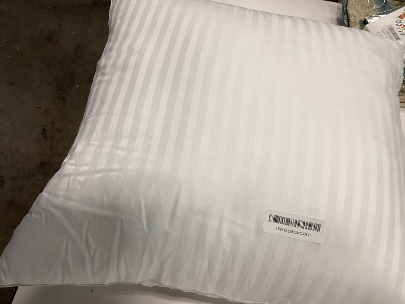 Condition photo showing Good Condition for Oubonun 22 x 22 Throw Pillow Inserts, Firm and Fluffy Decorative Square Pillows for Couch Bed Sofa with Soft Cotton Cover White Cushion with Down Alternative Pack of 1 22x22 Inch (Pack of 1) 