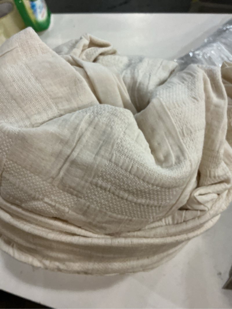 Condition photo showing New/Like New for checkered matelasse duvet cover set, twin, undyed
