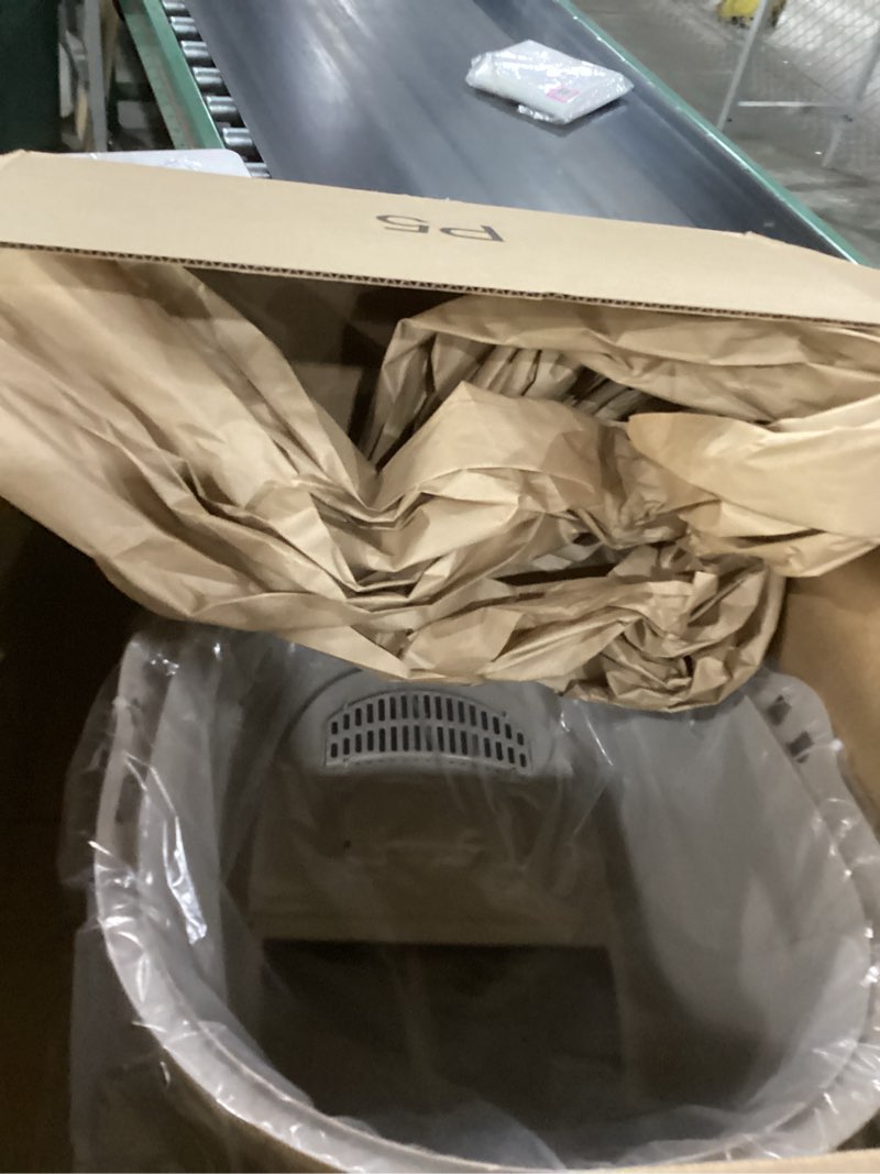 Condition photo showing New/Like New for amazon basics no-mess hooded enclosed cat litter box, large, multicolor, 24 in x 18 in x 17 in