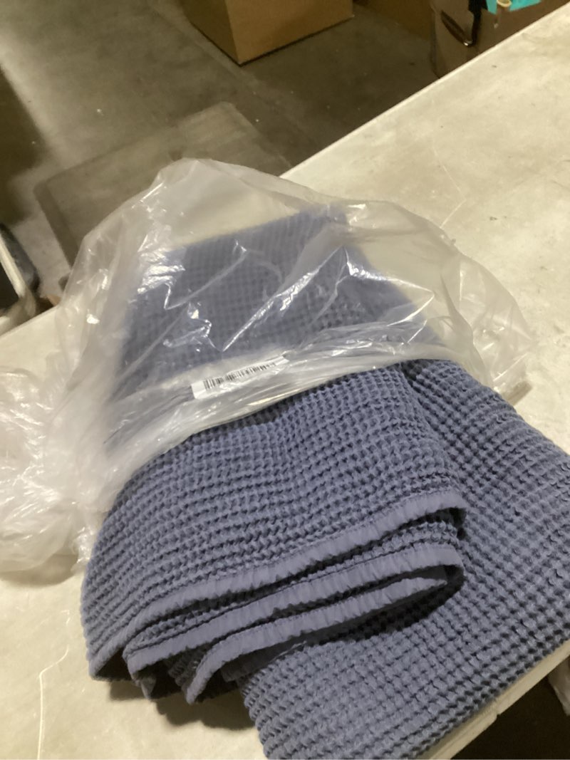 Condition photo showing Good Condition for organic cotton waffle blanket