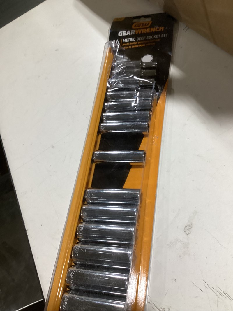 Condition photo showing Good Condition for gearwrench 14 pc. 3/8" drive 6 point mid-length socket set, metric - 80554s