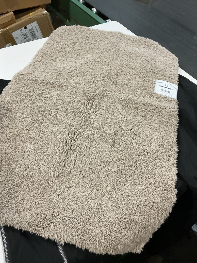 Condition photo showing Good Condition for bathroom rugs, chenille soft absorbent bath rug, shaggy shower mat, quick dry machine wash bathmat, plush carpet mats for tub, bathtub and room home decor