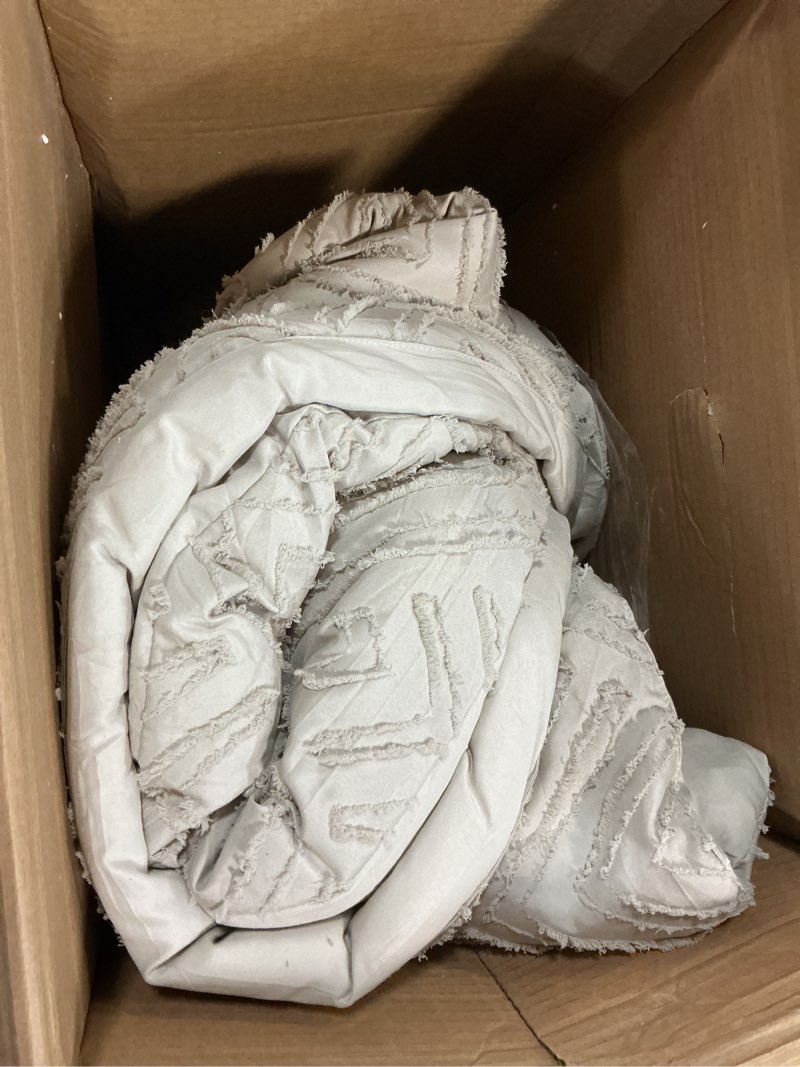 Condition photo showing As Is for andency oatmeal queen comforter set, lightweight fluffy boho bedding comforter set, 3 pieces tufted farmhouse shabby chic bed set for all seasons (1 comforter 90x90in, 2 pillowcases) 08 - oatmeal queen (90"x90")