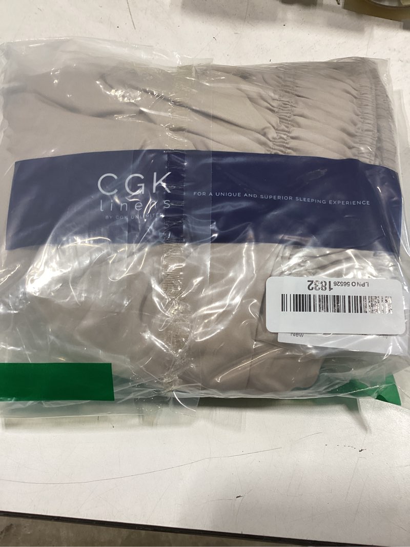 Condition photo showing Good Condition for wrap around dust ruffle bed skirt for college dorm - cream - twin/twin xl size beds w/ 15 inch drop - elastic strap & adjustable pleated bedskirt - wrinkle & fade free - for women, men, kids & teens twin/twin xl 15" - drop 12 - cream