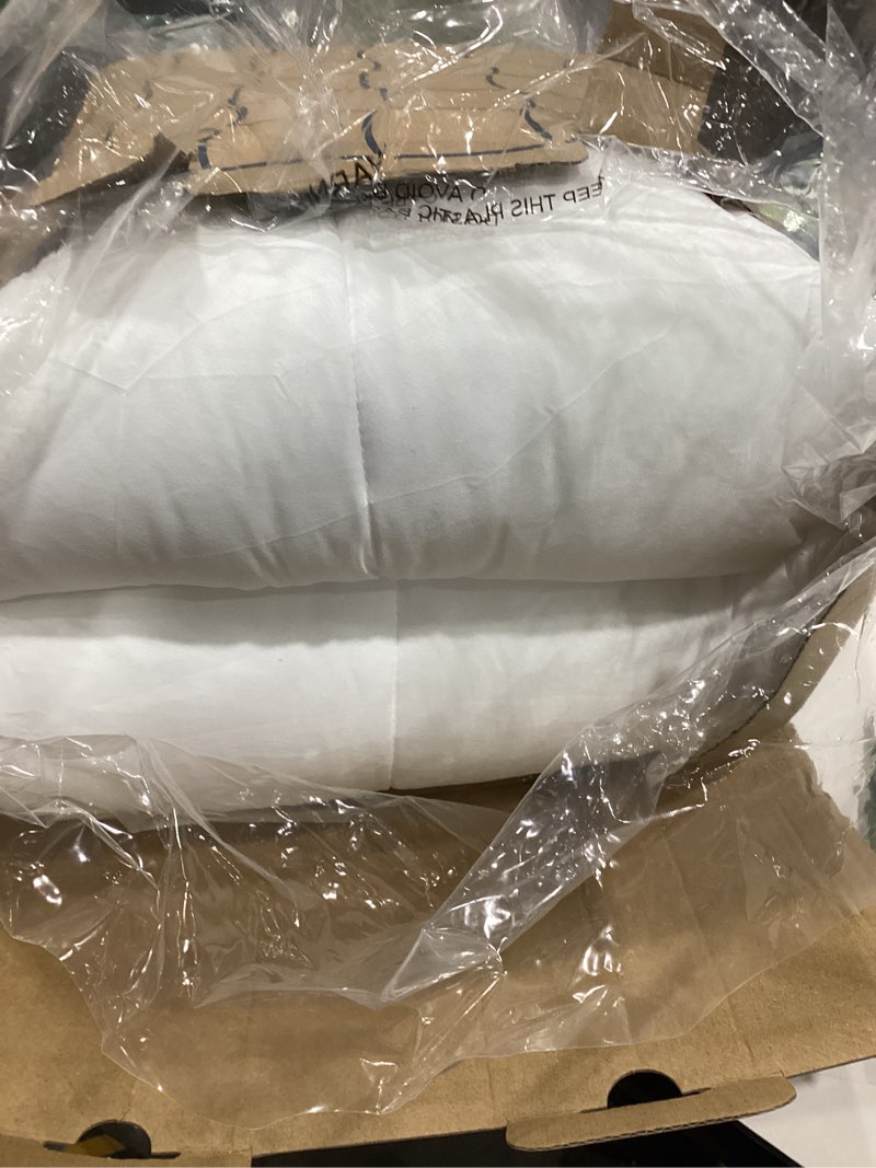 Condition photo showing Good Condition for Bedsure Comforter Duvet Insert - Quilted Comforters Oversized King Size, All Season Duvet, GentleSoft Down Alternative Bedding, with 8 Tabs, Gifts for Women/Men, White, Oversized King 116 x 98 Inches White Oversized King