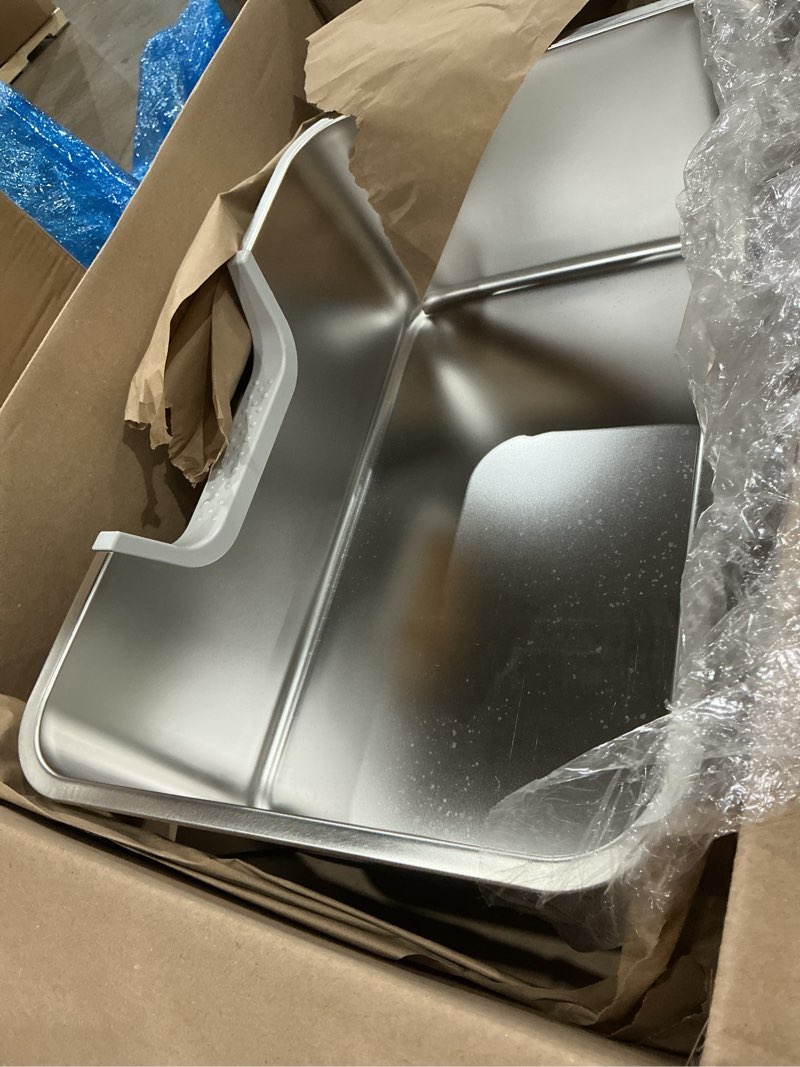 Condition photo showing Good Condition for stainless steel cat litter box, steel litter pan with curved low entry, leak proof 6 inch high side for urine, easy entry for kittens older cats, no slip, 23.6" x 15.7" x 7.9", silver silver 23.6" x 15.7" x 7.9"