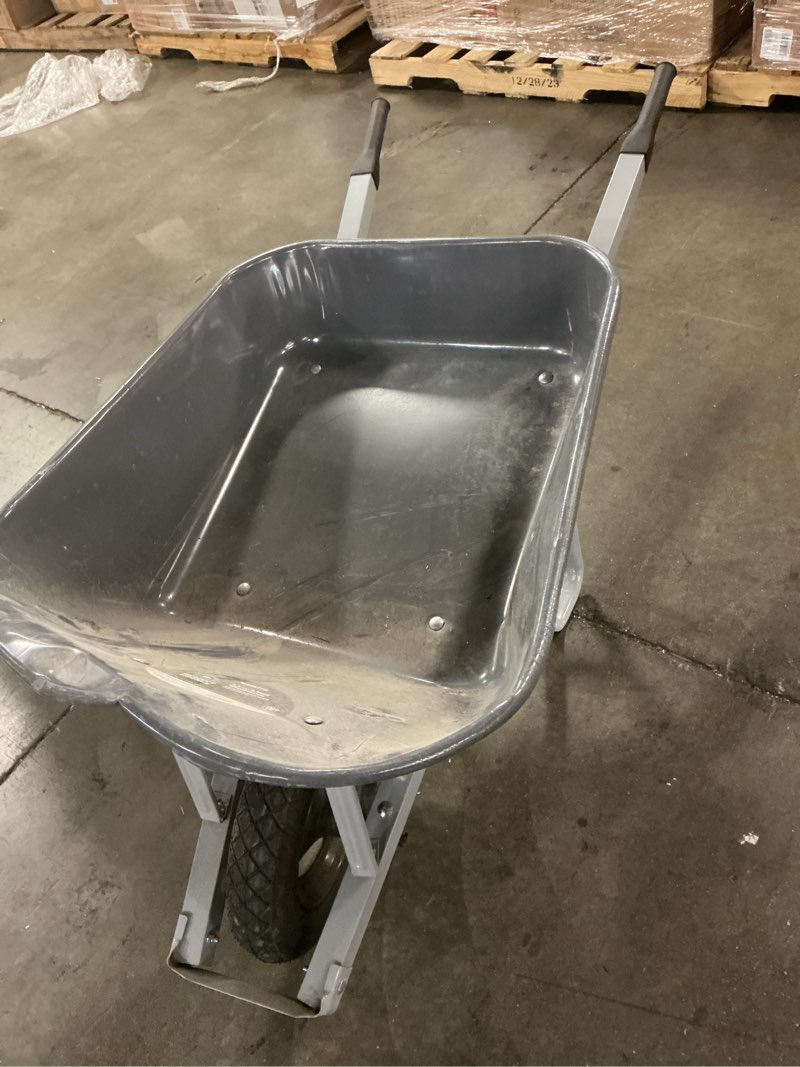 Condition photo showing As Is for 6286770  5.5-cu-ft Steel Wheelbarrow  Carretilla de acero de 0.15 metros cúbicos