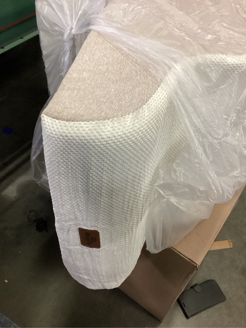 Condition photo showing Good Condition for Beige Curved Dog Stairs Ramp for High Beds 28.7" H, 5-Step Dog Steps for Small Dogs and Cats, Pet Stairs for High Bed Climbing, Non-Slip Balanced Pet Step Beige 5-Step