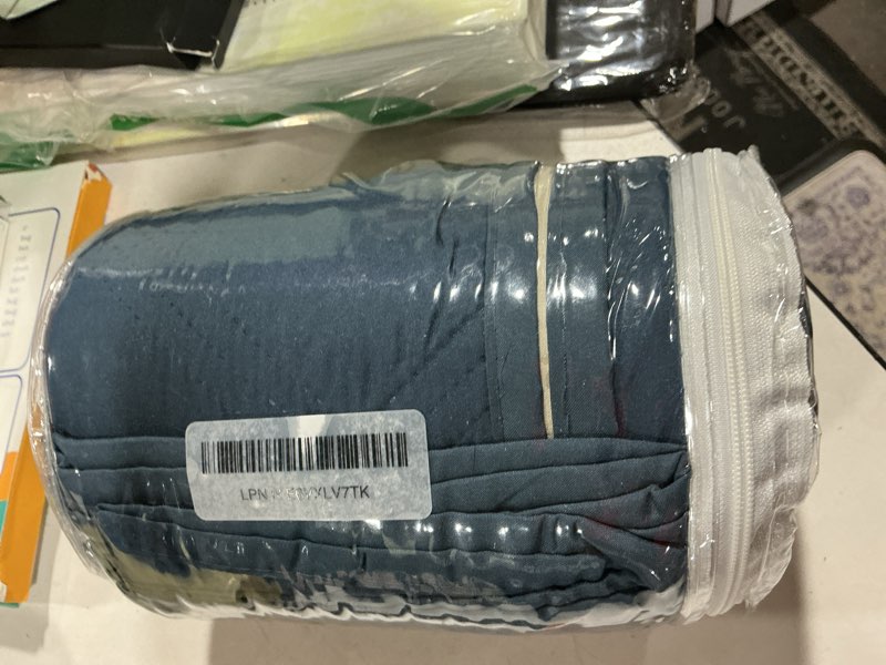 Condition photo showing Good Condition for ameritex waterproof dog bed cover pet blanket with anti-slip back for furniture bed couch sofa 30x70 inch (pack of 1) navyblue