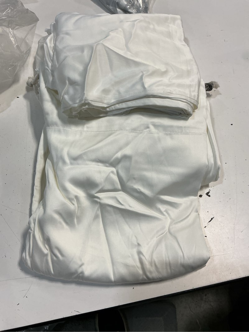 Condition photo showing Good Condition for quince bamboo sheet set, king, white 3 pieces