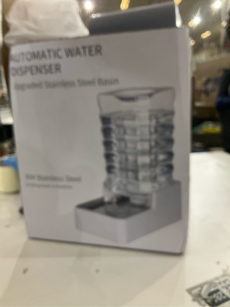 Automatic water dispenser