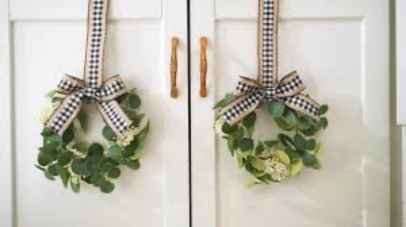 Hoteam 8 Pcs Mini 9 Inch Christmas Cabinet Wreath with Light Small Cedar Norfolk Needle Greenery Red Berry Buffalo Plaid Ribbon Bows Black Check Artificial Kitchen Winter Decor Rustic Holiday Garland Green Cedar