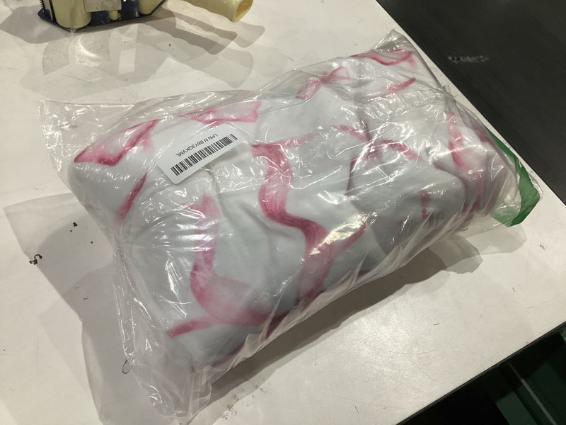 Condition photo showing Good Condition for Pink Bow Throw Blanket, Flannel Throw Blanket Cute Preppy Room Decor Aesthetic Soft Lightweight Bow Stuff for Home Bed Sofa Couch Women Friends Gifts, 50 x 60 Inch (Pink)