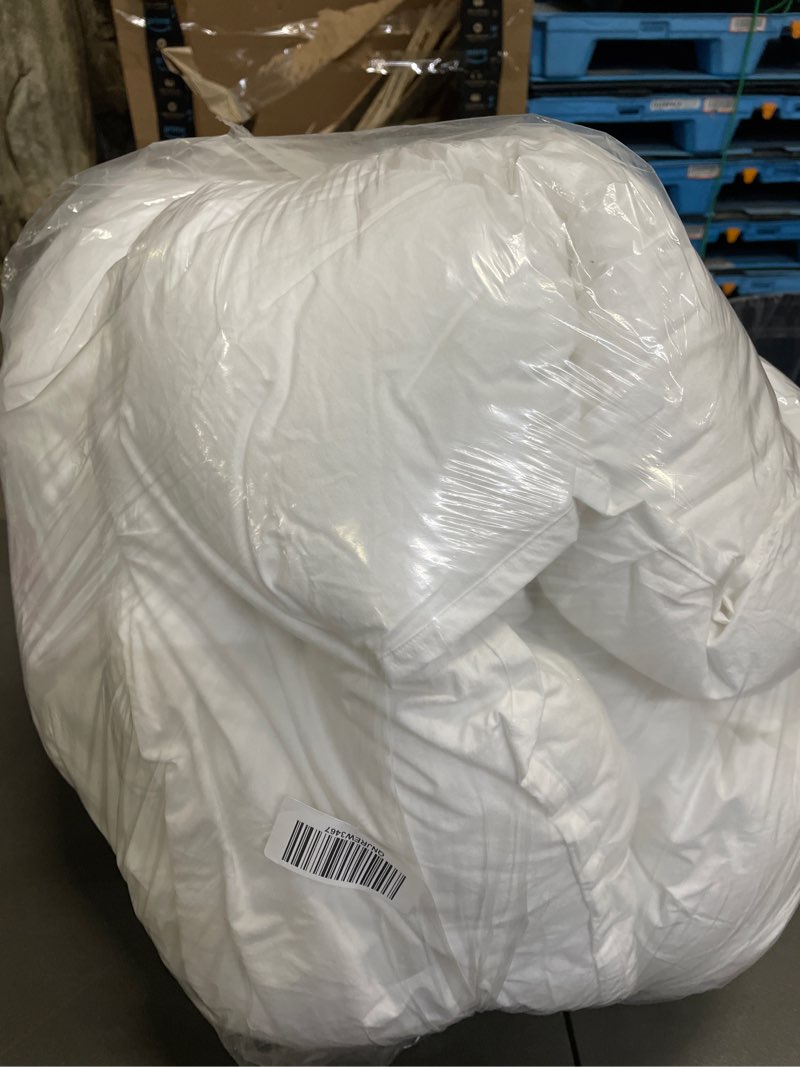 Condition photo showing Good Condition for cotton pintuck comforter, twin, white
