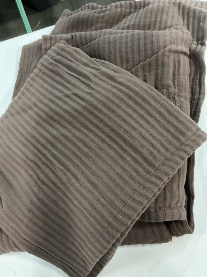 Condition photo showing Good Condition for quince- organic cotton matelasse euro sham set 3 )26 in x26 in 