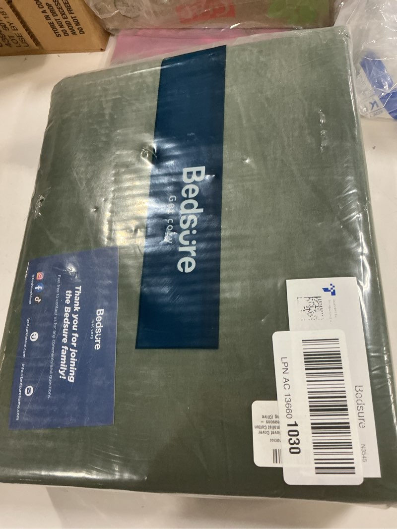 Condition photo showing New/Like New for Bedsure 100% Washed Cotton Duvet Cover Queen Size - Olive Green Minimalist Cotton Duvet Cover Linen Like for All Seasons - GentleSoft™ Plain Simple Bedding (Olive Green, Queen, 90"x90") Queen (90" x 90") 14 - Olive Green (No Comforter)
