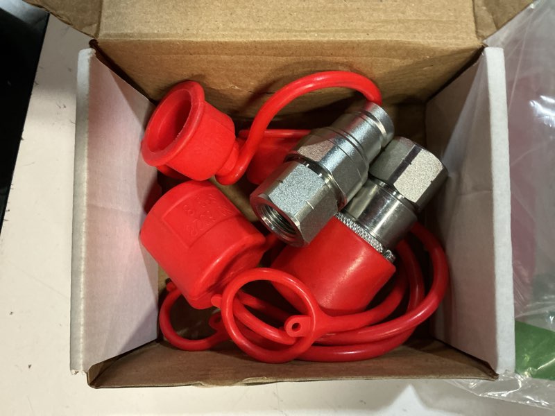 Condition photo showing Good Condition for 3/8’’ npt flat face hydraulic quick connect coupler with dust cap