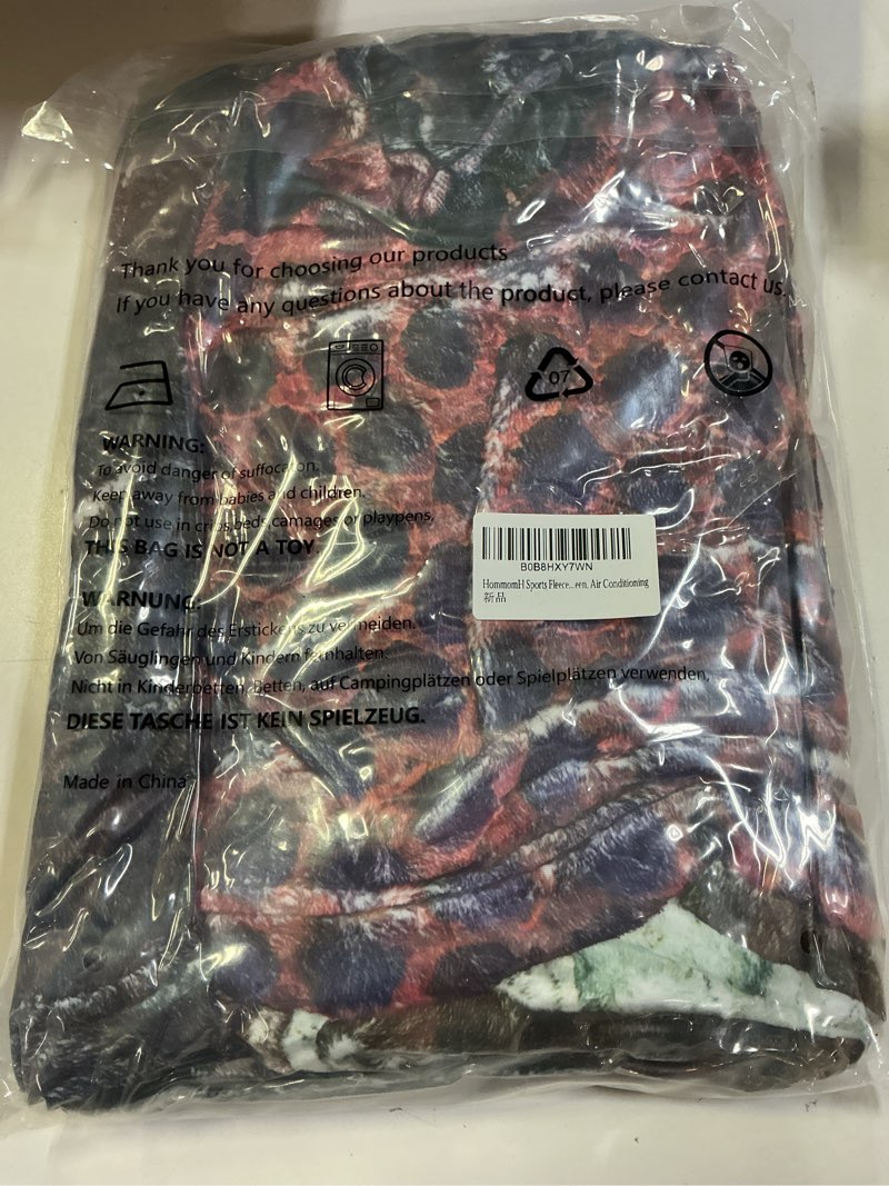 Condition photo showing New/Like New for hommomh sports fleece blanket 50" x 60" american football fun lightweight fuzzy cozy soft warm throw for man boy teen, air conditioning american football 50" x 60"