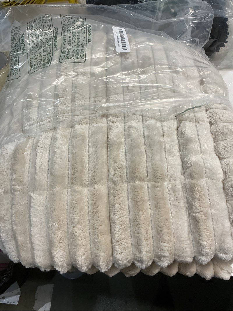 Condition photo showing Good Condition for hyha couch cover for dogs washable, non slip thick flannel sofa protector, pet friendly plush furniture cover for sectional sofa & loveseat (apricot, 27.6" x 70.9")
