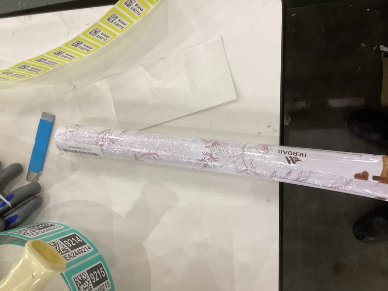 Condition photo showing New/Like New for Heroad Floral Peel and Stick Wallpaper Pink Contact Paper Vintage Boho Wallpaper Peel and Stick Removable Watercolor Flower Contact Paper for Bedroom Cabinet Decoration Self-adhesive Vinyl 17.3”x78.7” 17.3" x 78.7" Pink